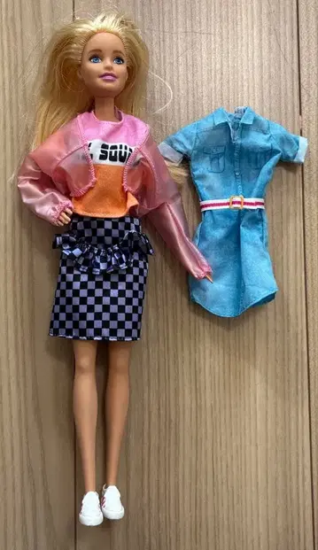 바비 드림하우스 어드벤처 인형 & 의류 세트