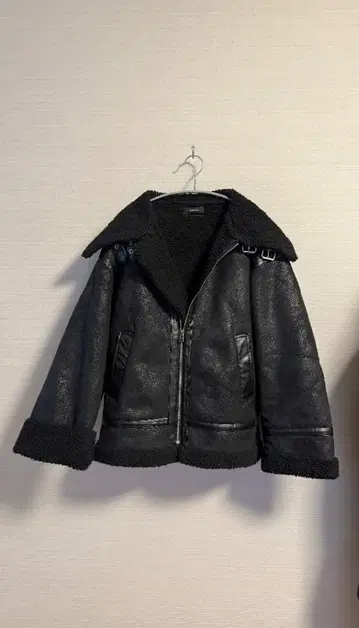 보아털 블랙 자켓 EMODA