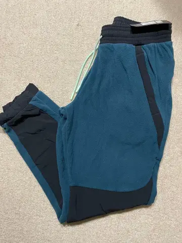 미사용품 언더아머 스웨트 팬츠