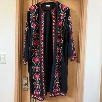 Freada 자수 티셔츠 원피스 블랙 가격 인하