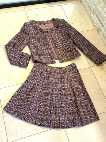 핑크 브라운 트위드 자켓과 스커트 셋업