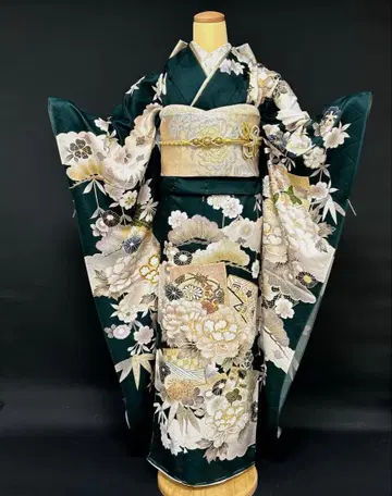 짙은 녹색의 럭셔리한 모란에 송죽매의 클래식 후리소데 풀세트