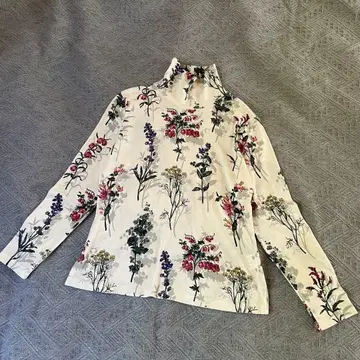 장밋빛 인생 / 실크 혼방 터틀넥 티셔츠