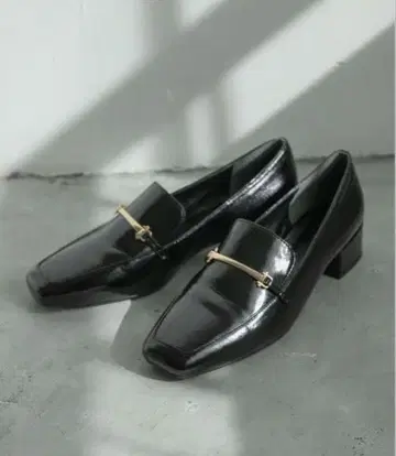 블랙 스퀘어토 로퍼 Apartby