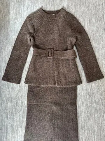 Mila Owen 벨트 니트 셋업