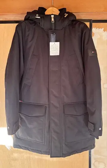 TOMMY HILFIGER IS ROCKIE NON FUR PAPKA