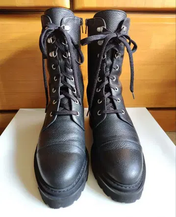 새상품급 DIANA 가죽 레이스업 부츠