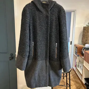 파시오네 다크 그레이 후드 부착 코트