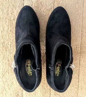 블랙 스웨이드풍 숏부츠