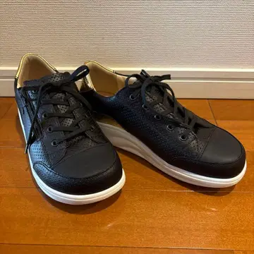 Finn Comfort 블랙 스니커즈 4.5W