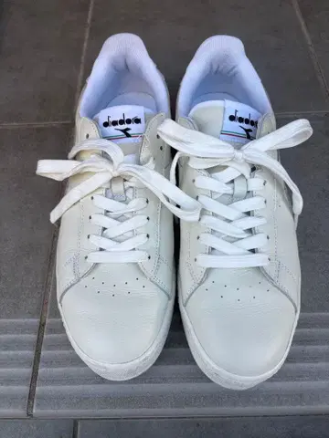 [ 협의 가능 ] diadora 화이트 스니커즈