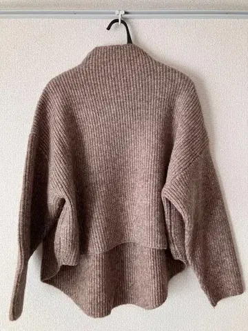 베이지 리브 오버 사이즈 니트