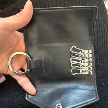 MICHAEL KORS 가죽 키케이스 블랙/브라운