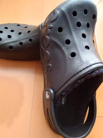 Crocs 블랙 클로그 샌들