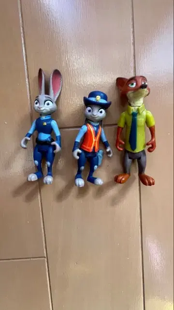 지금 가격 인하 중 서두르세요! 주토피아 피규어 3개 묶음 판매