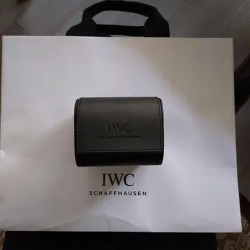 IWC 시계 케이스와 쇼핑백