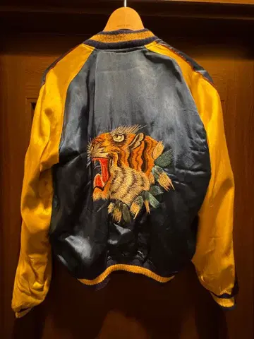 호랑이와 독수리 자수 새틴 스카잔 50년대