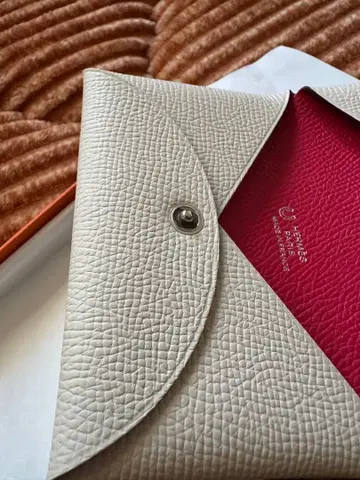 화이트 가죽 스냅 버튼 카드 케이스