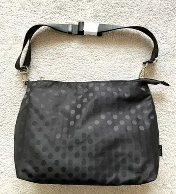 이삭 YSACCS 숄더백 발수 가공 도트 무늬 블랙 미사용 새상품