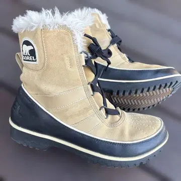 SOREL 방수 퍼 포함 베이지 부츠