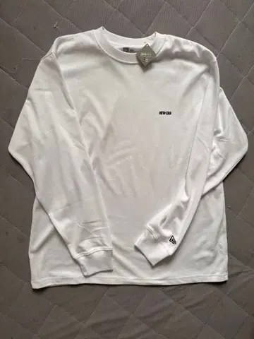 [ 새상품 ] 신상의 NEW ERA 화이트 긴팔T셔츠