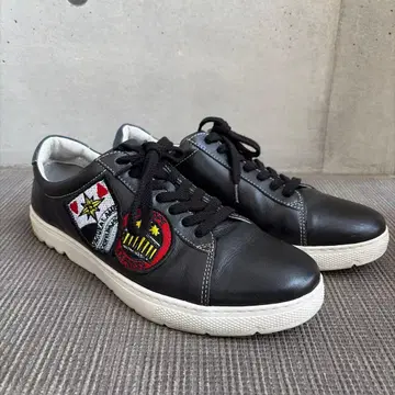 CASTELBAJAC 블랙 스니커즈 자수