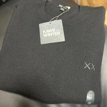 KAWS WINTER 블랙 니트 M 사이즈
