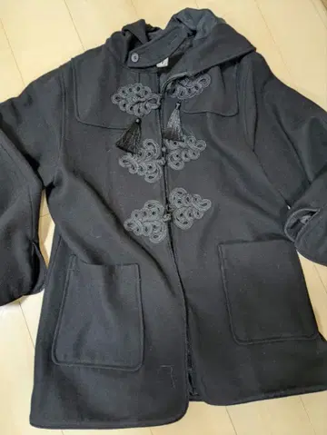 &ellecy 후드 부착 블랙 차이나 코트