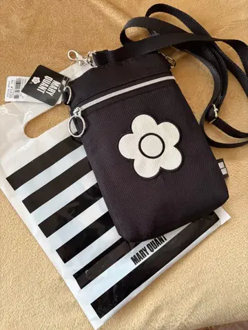 새상품 MARY QUANT 마리콴트 스마트폰 숄더백 블랙