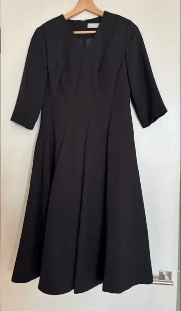 셀포드 트위스트 디자인 원피스