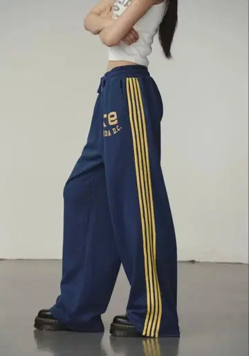 PRENDA 사이드 스트라이프 와이드 팬츠 딥 블루