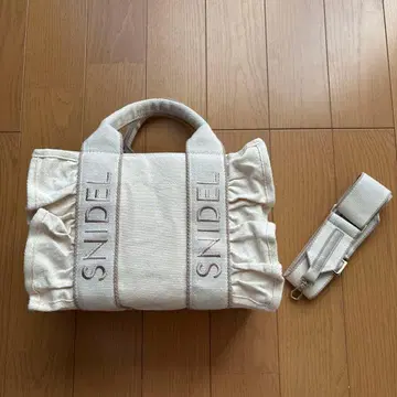 SNIDEL 프릴 토트백 화이트