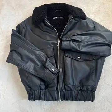새상품급 ZARA 보아 카라 부착 블랙 자켓