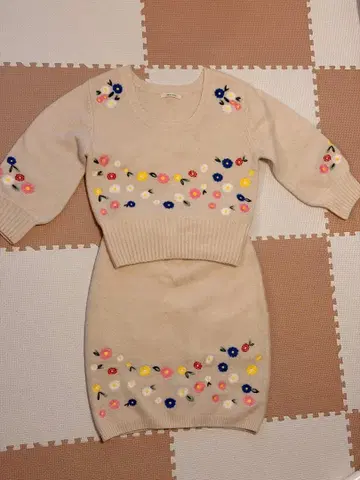 REDYAZEL 꽃무늬 자수 베이지 니트 셋업