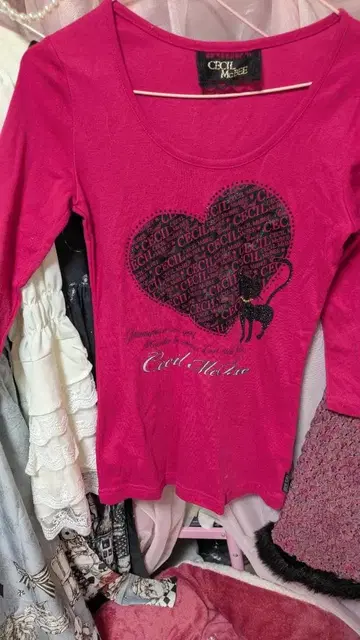 세실 맥비 고양이 핑크 하트 7부 소매