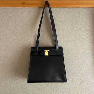 페라가모 숄더백 블랙