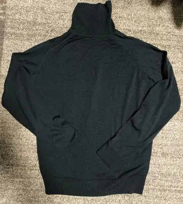 존스메들리 JOHN SMEDLEY 터틀넥 니트