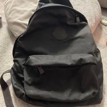 심플한 블랙 백팩