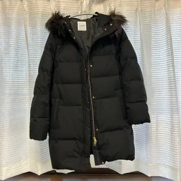 후드 부착 블랙 다운 자켓