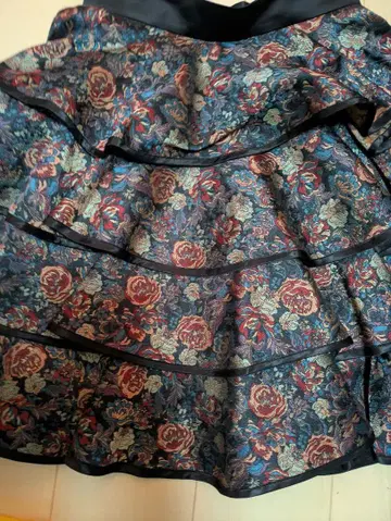 로이스크레용 꽃무늬 캉캉 스커트