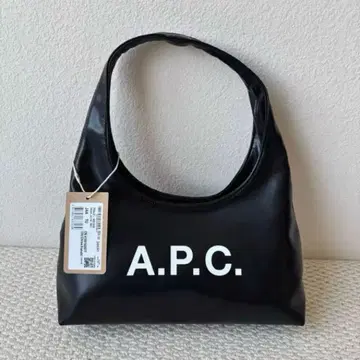 A.P.C. 블랙 로고 핸드백