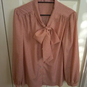 와코루 보타이 오렌지 계열 긴팔 블라우스