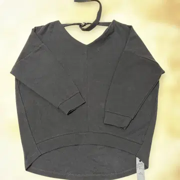 JEANASIS 백 오픈 V넥 상의 블랙