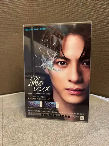 히라노 쇼 Bausch + Lomb 아크릴 광고 스탠드