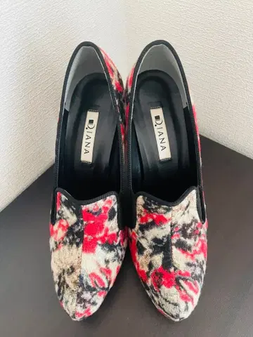 DIANA 새상품급 꽃무늬 라운드토 펌프스