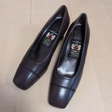 MIHAMA 다크 브라운 스퀘어토 펌프스 23cm