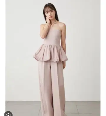 스나이델 프릴 달린 상의와 와이드 팬츠 셋업