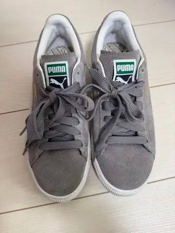 PUMA 그레이 스웨이드 스니커즈
