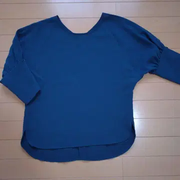 아나이 파랑 벌룬 소매 상의