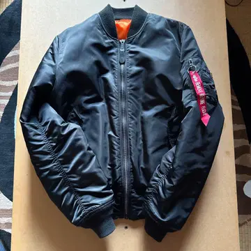 새상품급 ALPHA INDUSTRIES 블랙 MA-1 자켓 M